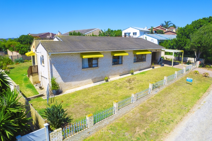 3 Bedroom Property for Sale in Wavecrest Eastern Cape